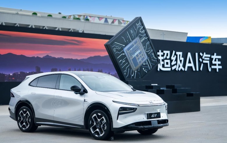 后排能翘二郎腿！小鹏G7空间暴打Model Y，5C超充10分钟补能436km