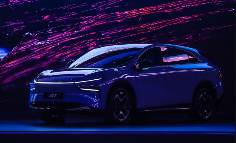 后排能翘二郎腿！小鹏G7空间暴打Model Y，5C超充10分钟补能436km