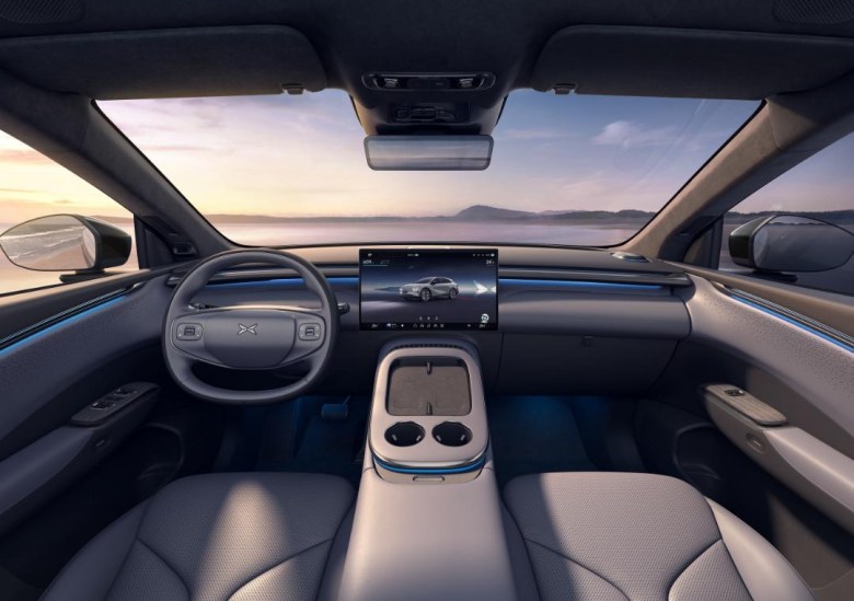 后排能翘二郎腿！小鹏G7空间暴打Model Y，5C超充10分钟补能436km
