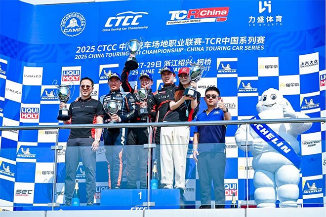 领克全系亮相CHC中国汽车登山赛锦标赛