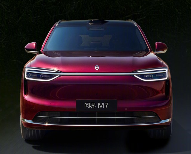 问界销冠换代!新M7双动力+“舱内激光”搅局