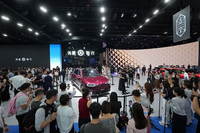 全新问界M7成都车展实车首秀