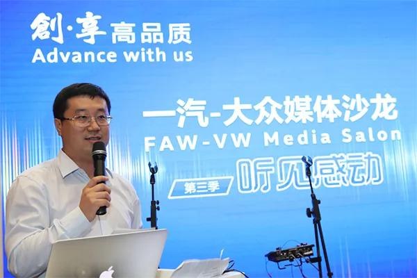 Momenta由低向高，李鹏程从左到右