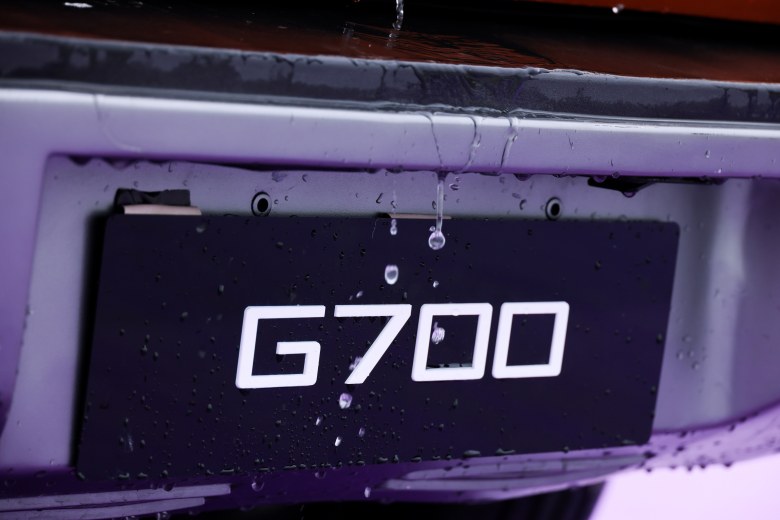 车轮破浪!纵横G700成功横渡长江