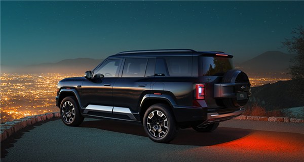 放弃第三排,专攻大五座:方程豹豹8的37.98万定价,是精准还是冒险?