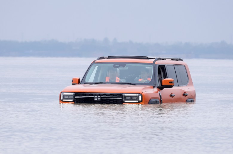 定位“全领域豪华越野SUV”!纵横G700正式上市,售价32.99万元起