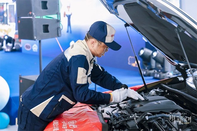 一汽丰田二手车技师上演“检测秀”