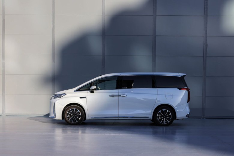 剑指腾势D9！魏牌高山7以28.58万杀入，家用MPV价格战开打