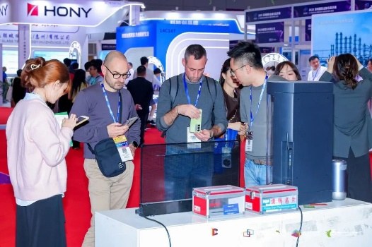 千企齐聚、黑科技云集！2025深圳国际全触与显示展启幕