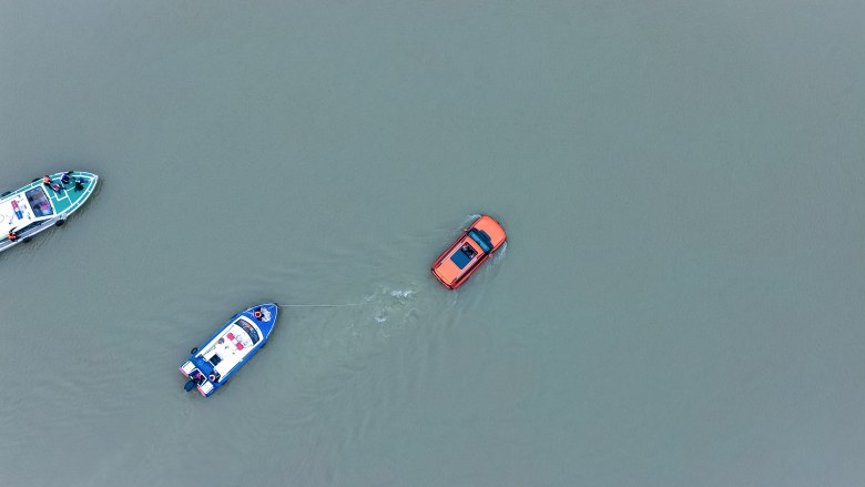 车轮破浪!纵横G700成功横渡长江