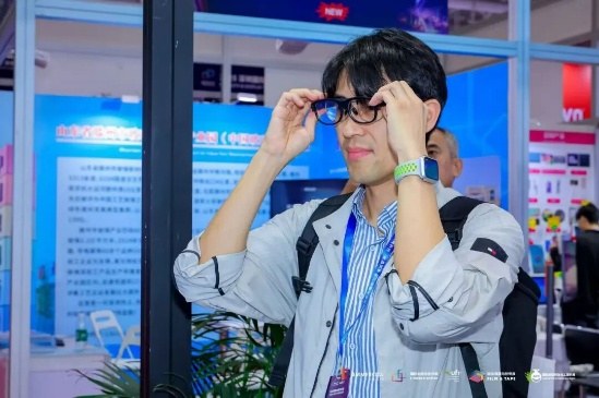 千企齐聚、黑科技云集！2025深圳国际全触与显示展启幕