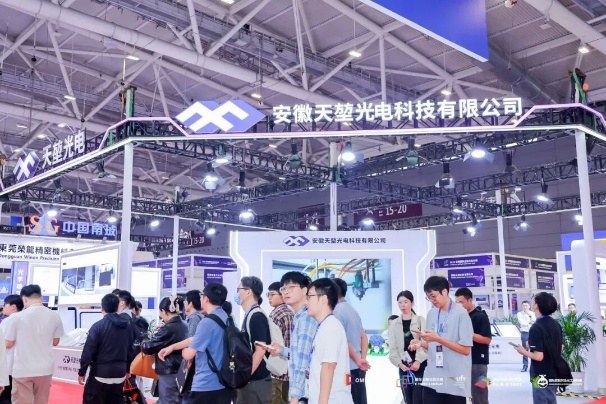 千企齐聚、黑科技云集！2025深圳国际全触与显示展启幕