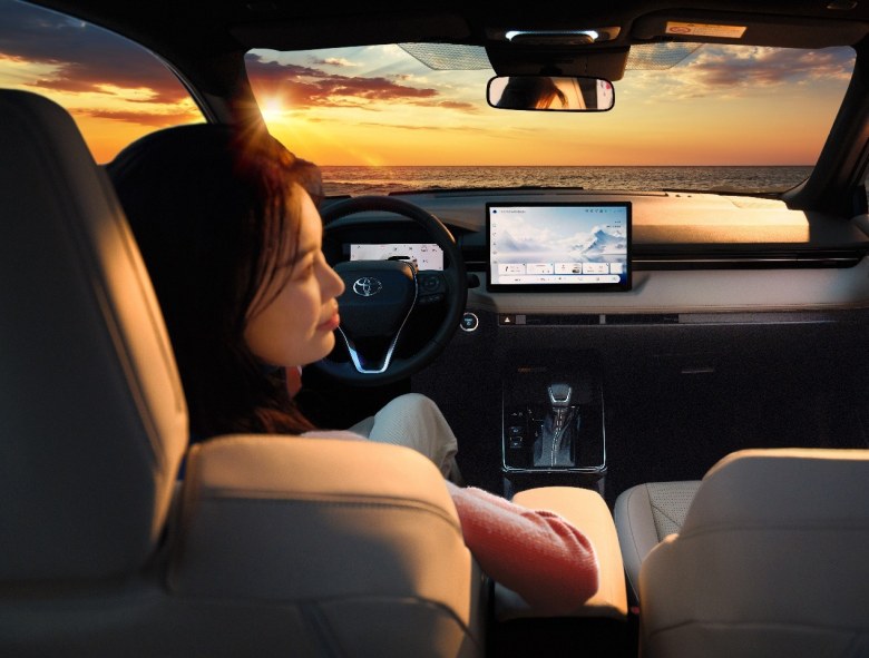 全新卡罗拉锐放焕新上市，打造10万级全能SUV性价比标杆