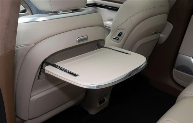 昊铂HT后排小桌板