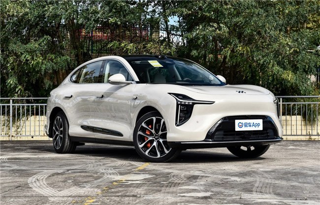 智己LS6车身外观