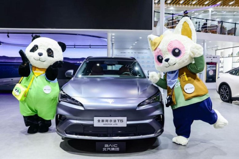 极狐月销破2万！广州车展揭秘“现象级引力场”