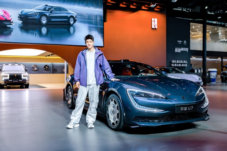 广州车展仰望U9X、U8L鼎世版、U7齐亮相，展现全面发展新格局