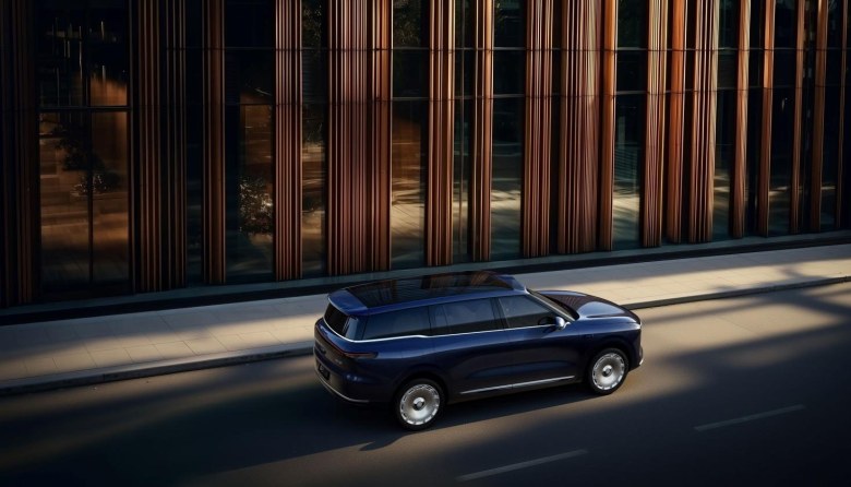 恒星超级增程+灵蜥底盘！智己LS9预售33.69万元起