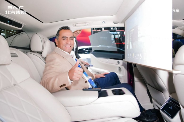 双9成团，剑指传统豪强！享界S9与S9T登陆2025广州车展