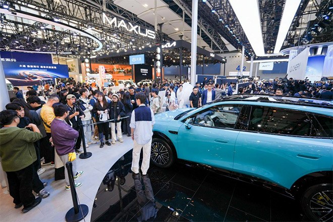 风云T9L亮相广州车展成焦点 棚拍预演东方美学盛宴