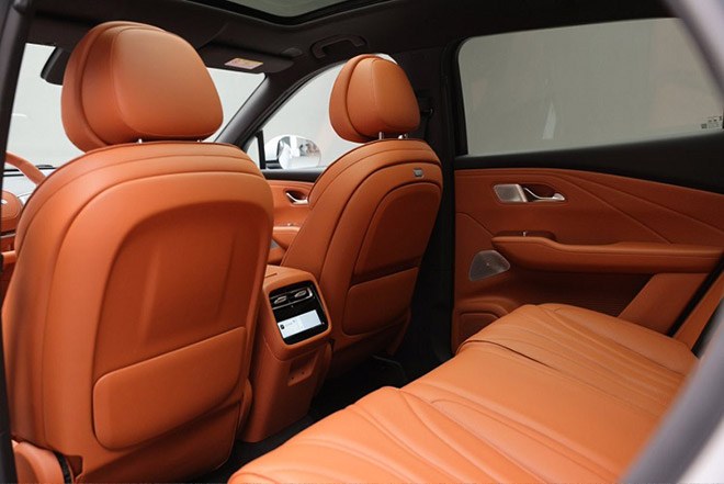 风云T9L亮相广州车展成焦点 棚拍预演东方美学盛宴