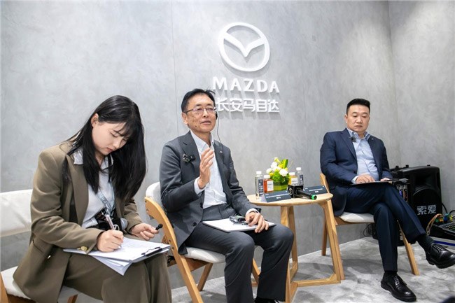 长安马自达广州车展群访 EZ-60两夺销冠 电动化转型稳扎稳打e1495280076.jpg