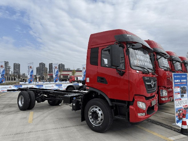 东风重卡齐聚乐山 天龙哥俱乐部开启用户共创新时代