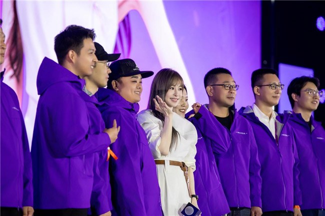 甜蜜天后同款座驾 王心凌正式加入长安马自达大家庭