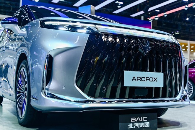 极狐首款中大型豪华MPV原型车