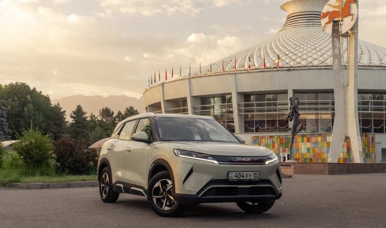 中国汽车出海迎来分水岭！比亚迪单月出口破8万，超奇瑞与特斯拉之和