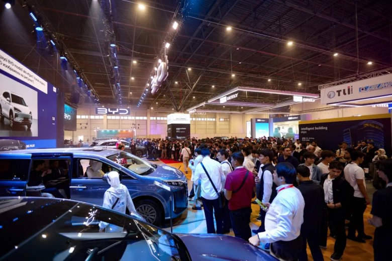 10月新能源汽车新车销量首破50%，比亚迪领跑新能源赛道