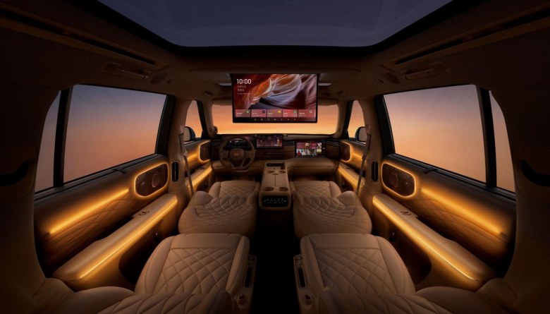 恒星超级增程+灵蜥底盘！智己LS9预售33.69万元起