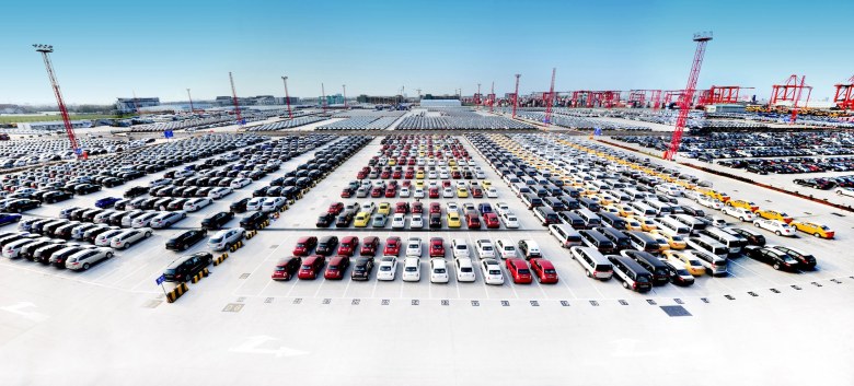 中国汽车出海迎来分水岭！比亚迪单月出口破8万，超奇瑞与特斯拉之和