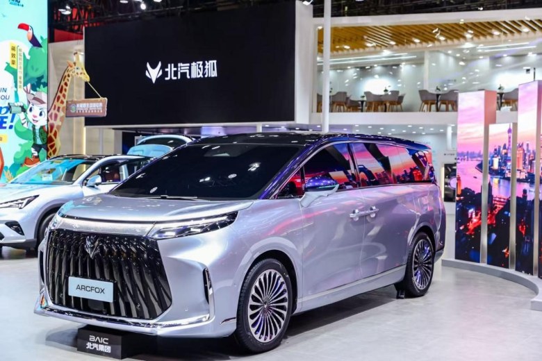 极狐月销破2万！广州车展揭秘“现象级引力场”