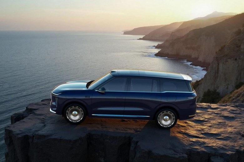 恒星超级增程+灵蜥底盘！智己LS9预售33.69万元起