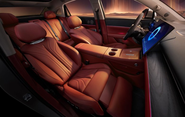 纯电续航410公里！岚图追光L上市，售价27.99万起！