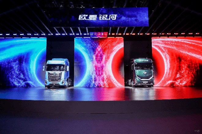欧曼银河混动重卡