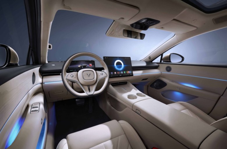 纯电续航410公里！岚图追光L上市，售价27.99万起！