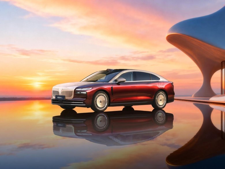 华为全家桶上车+全域800V！岚图追光L上市27.99万起