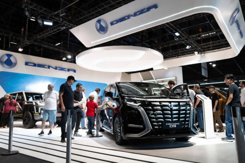 腾势之夜暨第30万辆D9交付，“九球天后”潘晓婷成为新“势友”