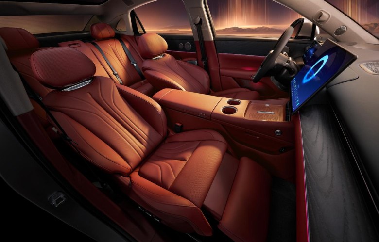 华为全家桶上车+全域800V！岚图追光L上市27.99万起