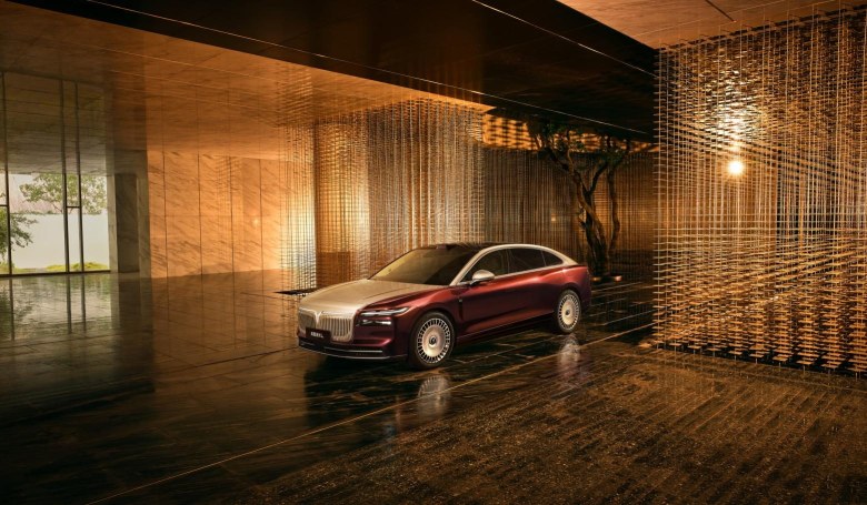 华为全家桶上车+全域800V！岚图追光L上市27.99万起