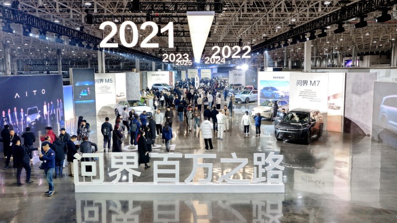 问界百万辆下线，赛力斯靠“借魂”跻身中国车企三强