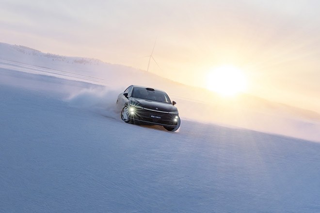 冰雪上的稳控实力派 昊铂A800三电机四驱带来顶级驾驶享受