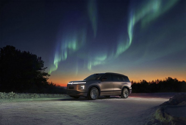 亏电动力不打折 静谧不妥协 看ID. ERA 9X高能“解题”