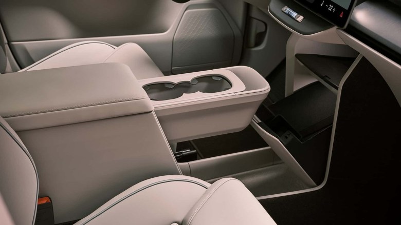 剑指宝马iX3！沃尔沃EX60全球首发，续航高达810公里