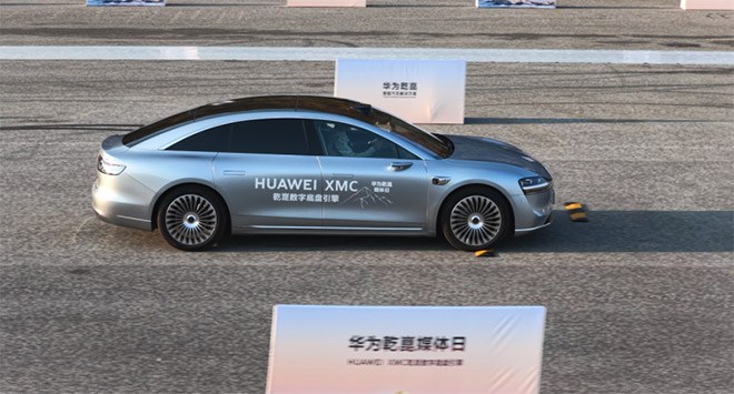 HUAWEI XMC从容试驾 连续减速带测试