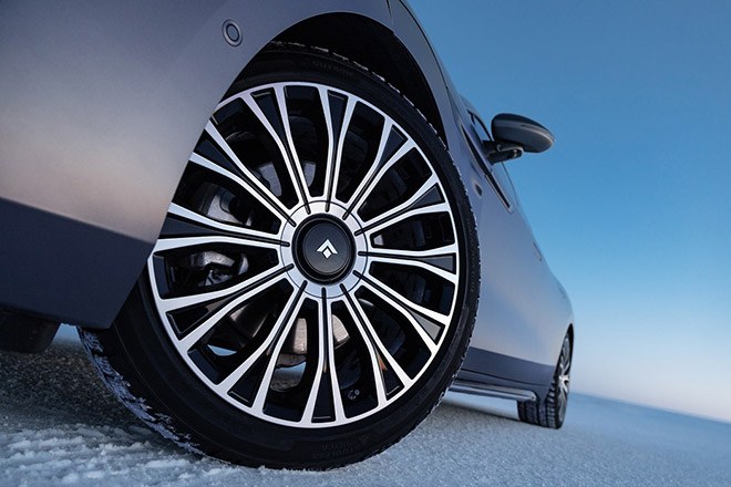 冰雪上的稳控实力派 昊铂A800三电机四驱带来顶级驾驶享受