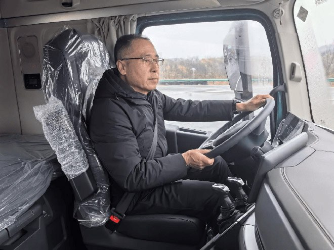 400卡友抢先试驾东风天龙KH