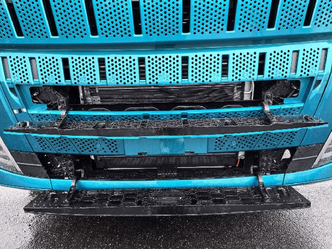 400卡友抢先试驾东风天龙KH